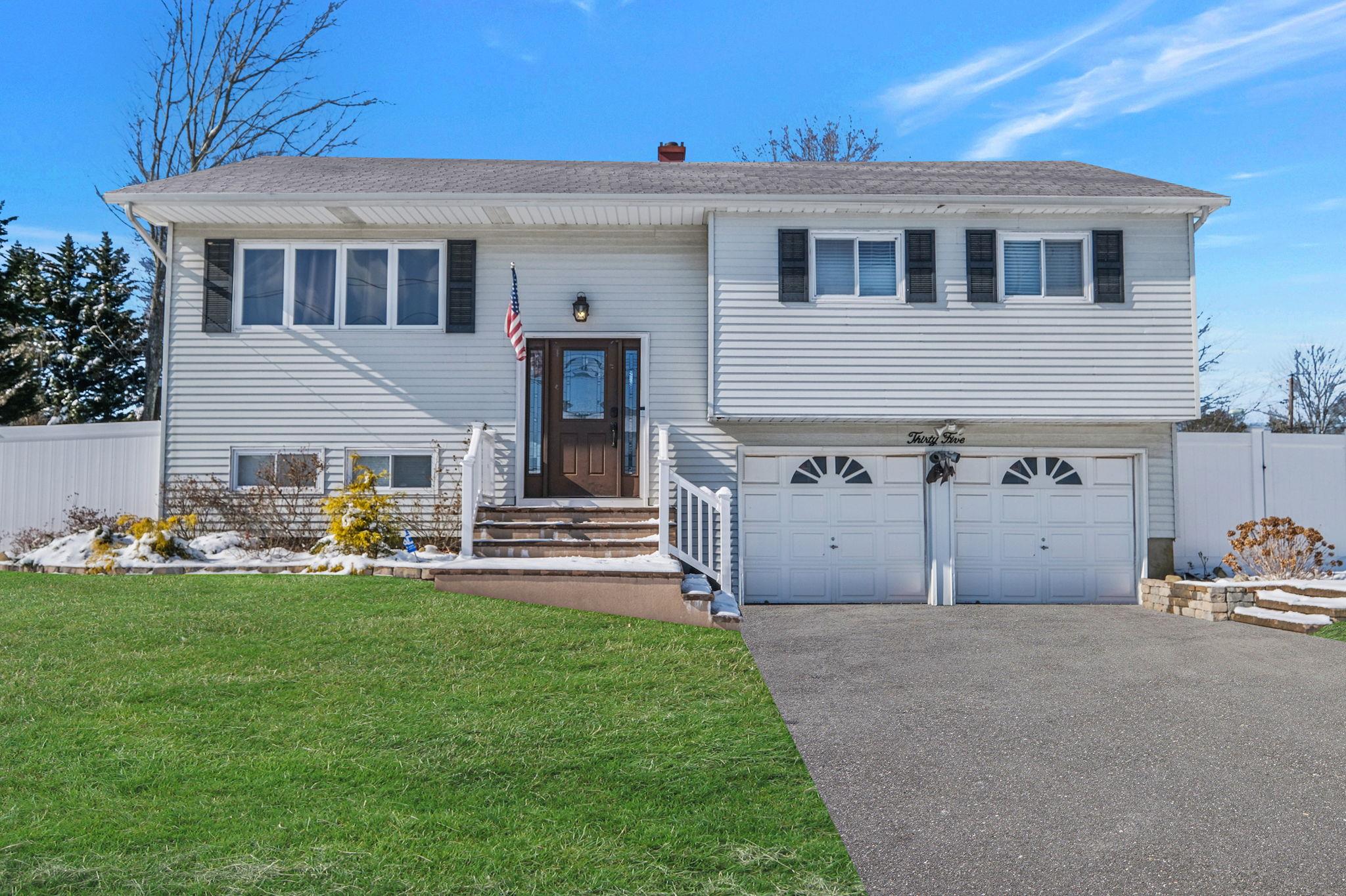 35 Satellite Drive, Islip Terrace, New York image 1