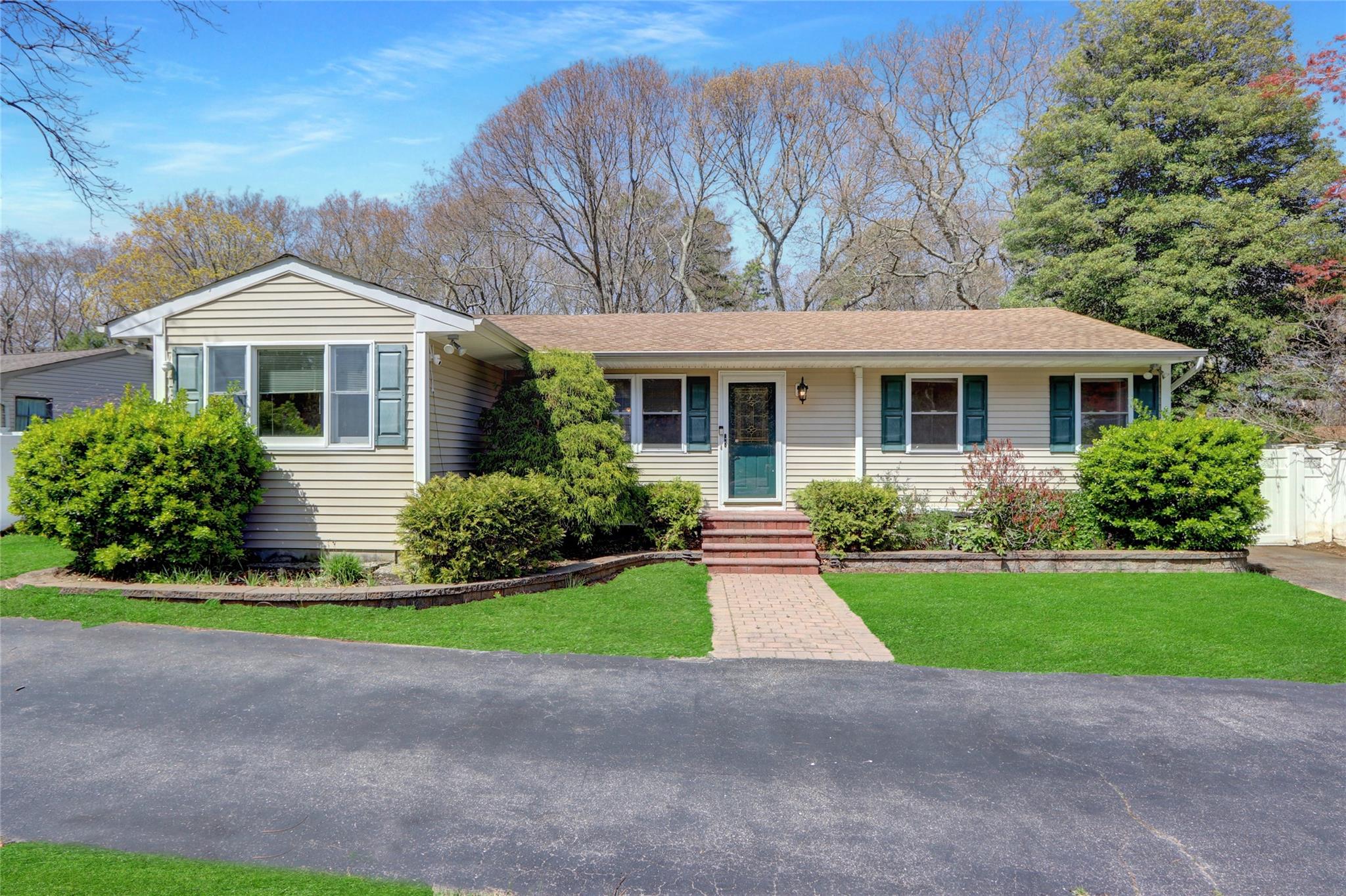 7 Fisk Road, Holtsville, New York image 1