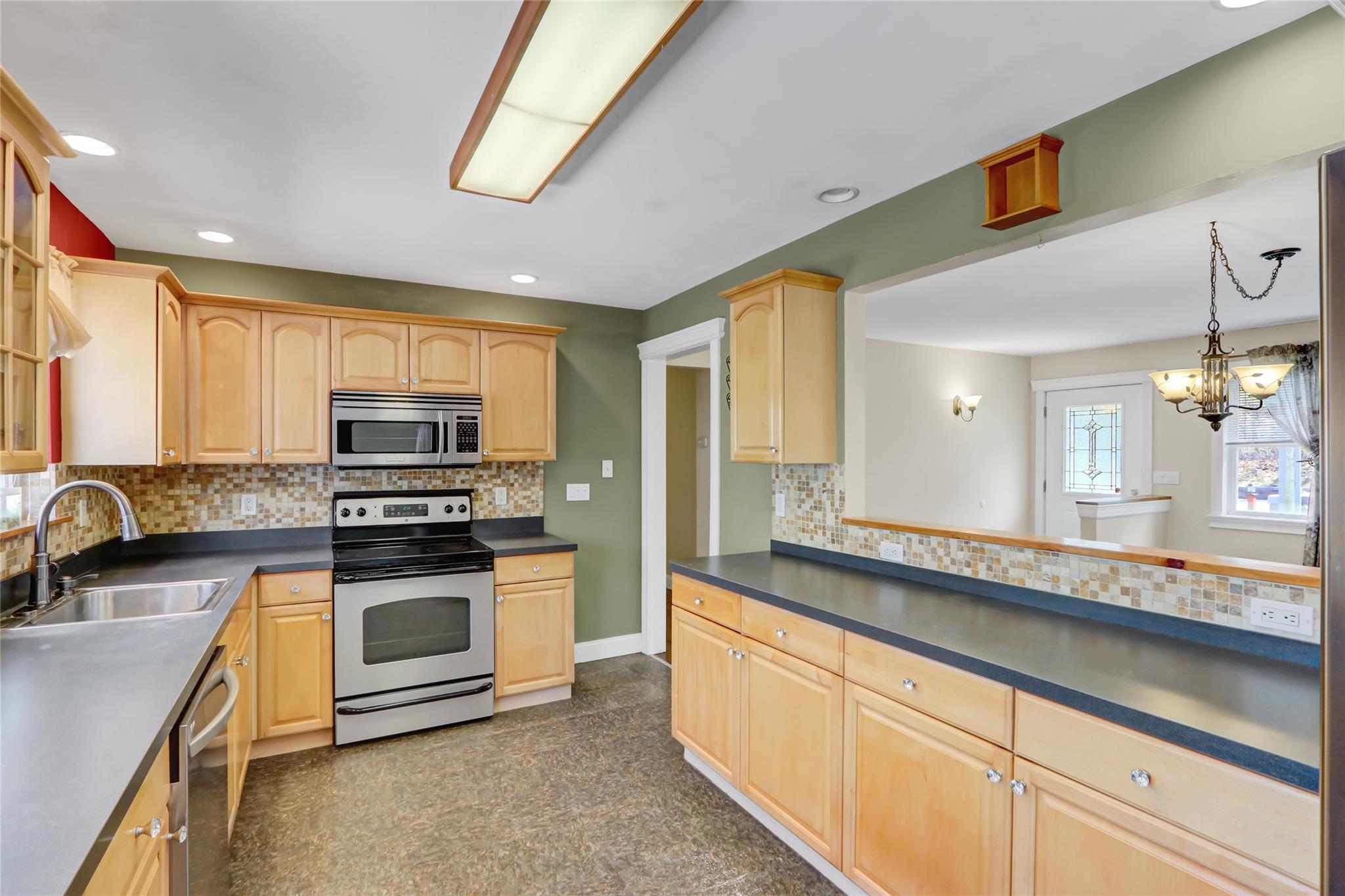 7 Fisk Road, Holtsville, New York image 10