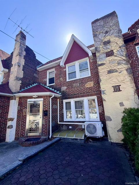 4716 189th Street Flushing NY 11358