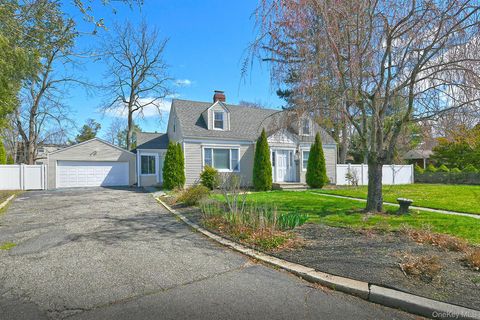 Homes For Sale - 86 Horton Place<br/> Syosset, NY 11791