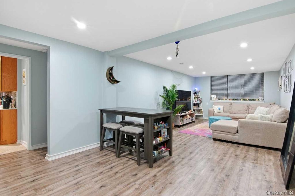 Photo of 52 Brompton Road #52, Great Neck, NY 11021 (MLS # 950651)