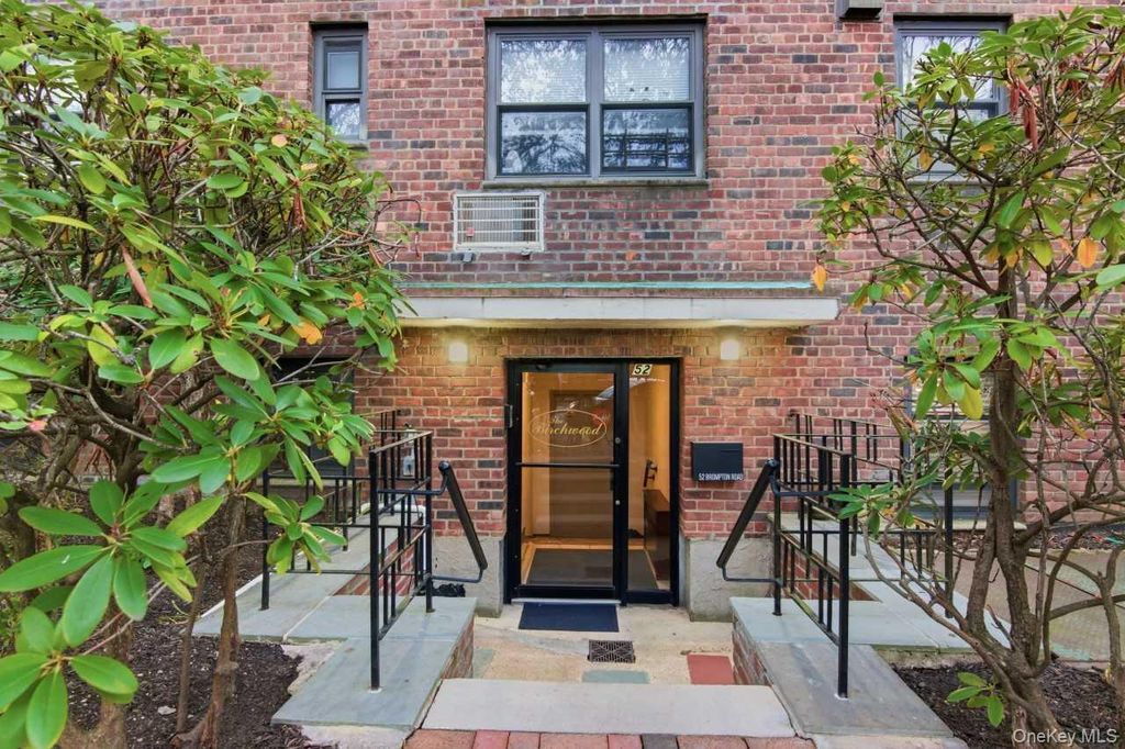 Photo of 52 Brompton Road #52, Great Neck, NY 11021 (MLS # 950651)