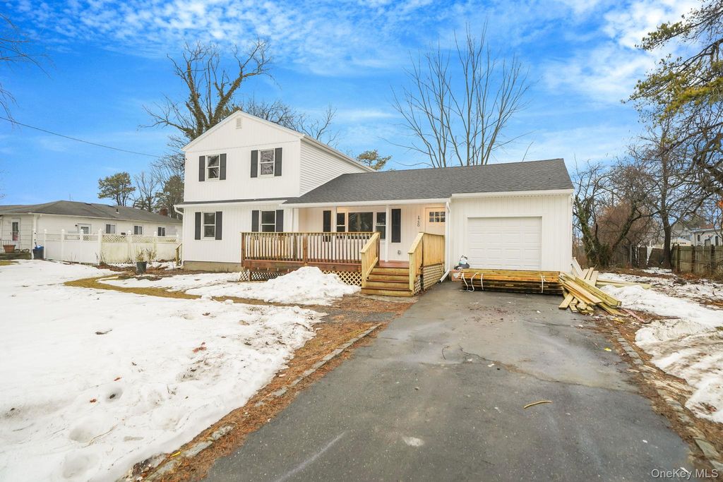 Photo of 1730 Heckscher Avenue, Bay Shore, NY 11706 (MLS # 968137)