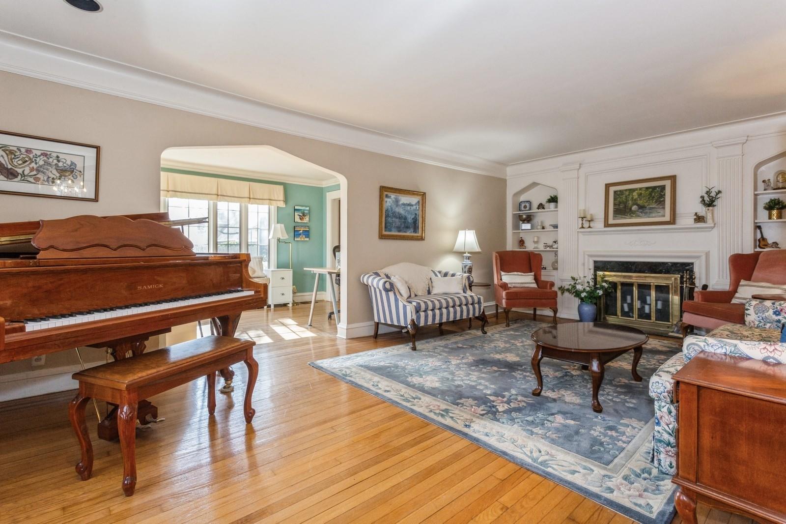 67 Bedell Avenue, Hempstead, New York image 4