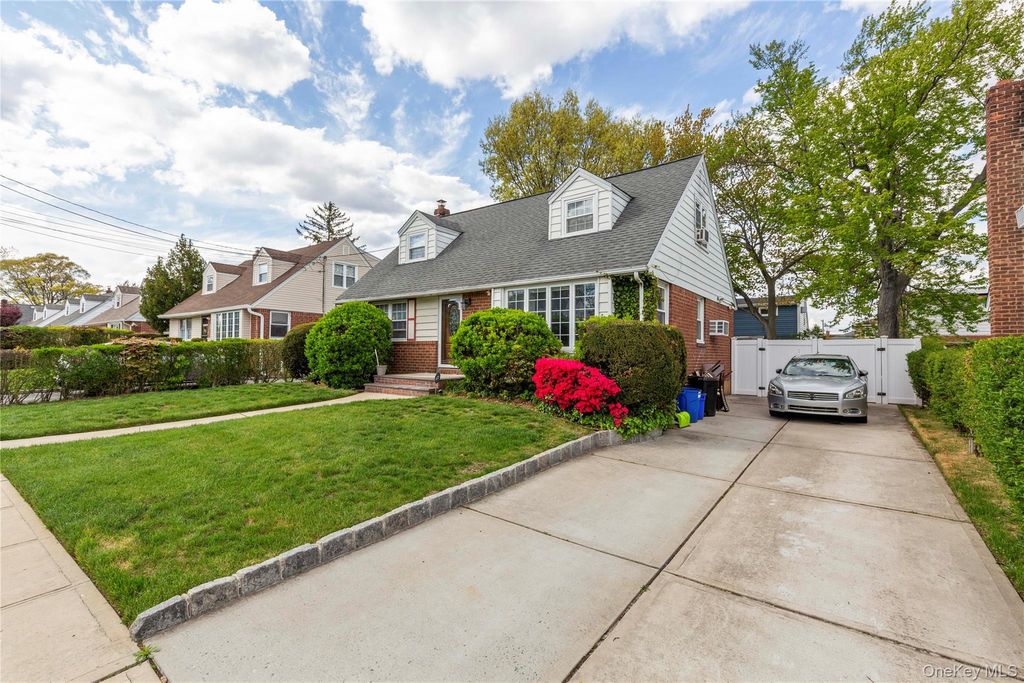 Photo of 19 Sloan Drive S, Valley Stream, NY 11580 (MLS # 994103)