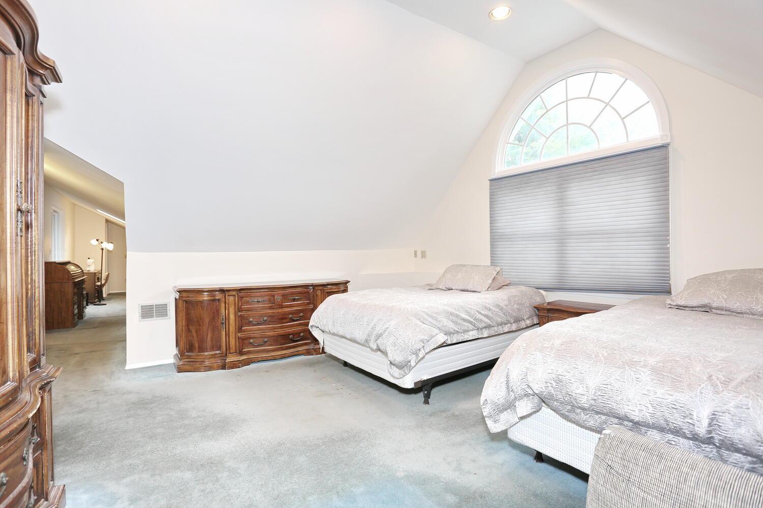 4 Park Avenue, Airmont, New York image 13