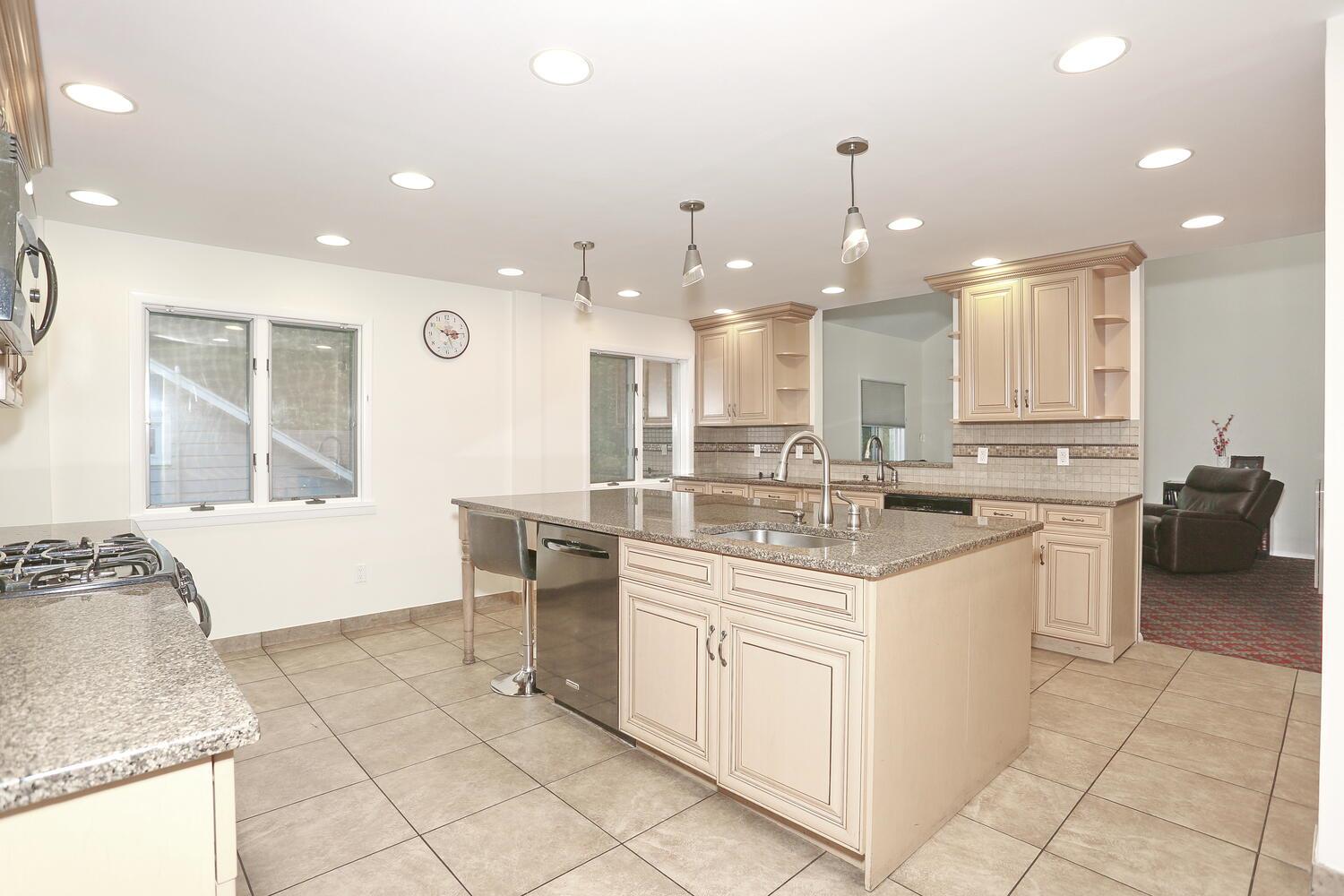4 Park Avenue, Airmont, New York image 5