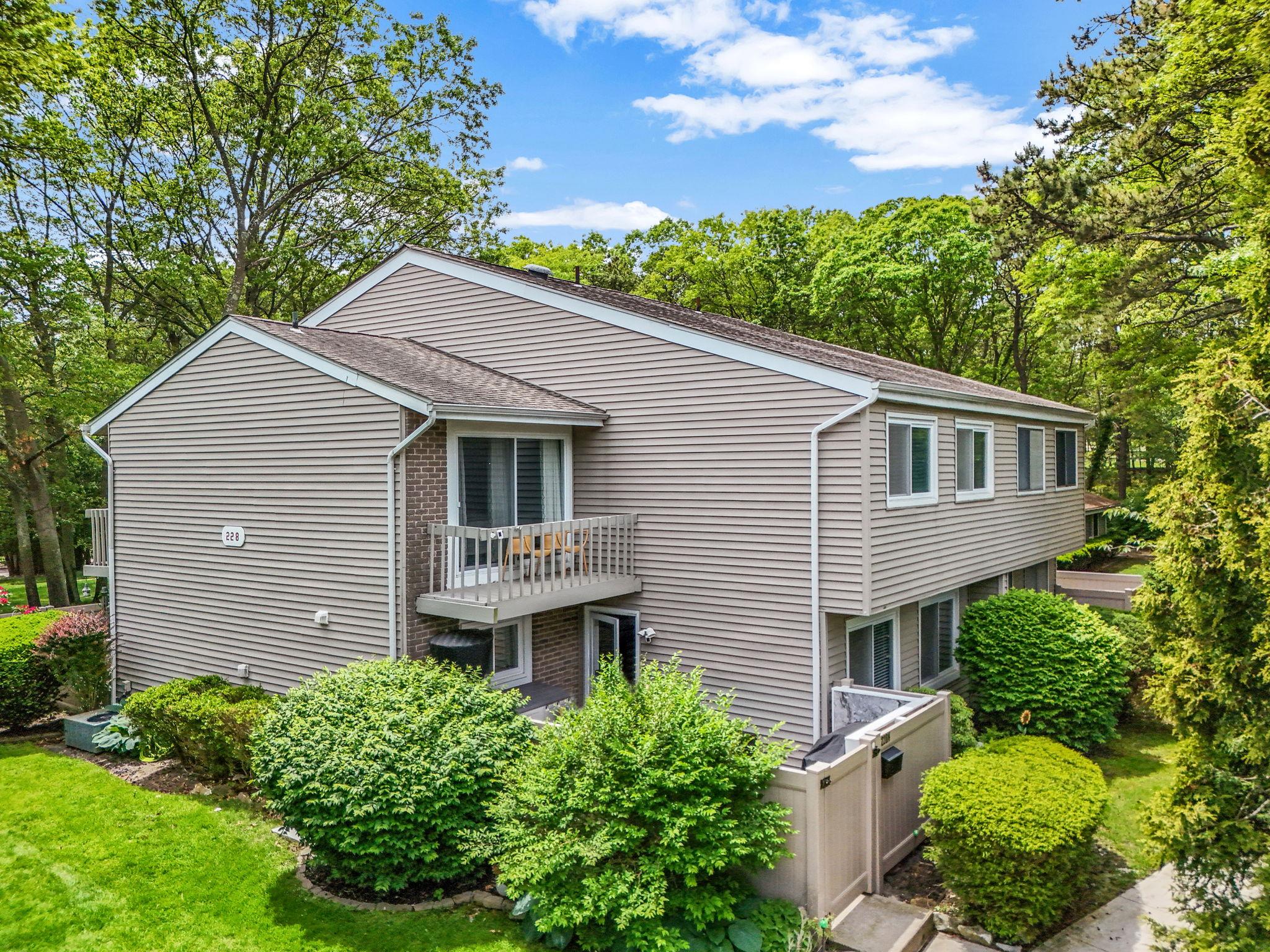 228 Springmeadow Drive #N, Holbrook, New York image 1