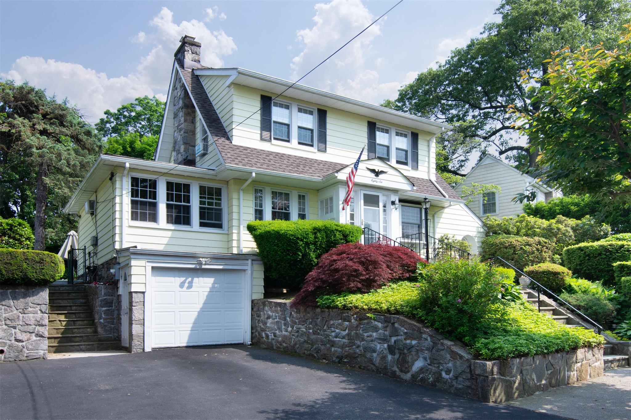 Property for Sale at Bella Vista Street, Tuckahoe, New York - Bedrooms: 3 
Bathrooms: 2 
Rooms: 7  - $989,000