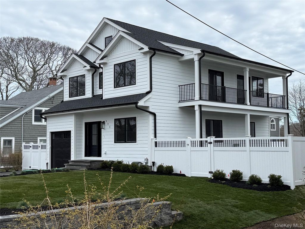 Photo of 405 S Oakwood Drive, Laurel, NY 11948 (MLS # 979796)