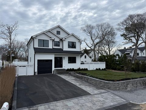 Homes For Sale - 405 S Oakwood Drive<br/> Suffolk County, Laurel, NY 11948