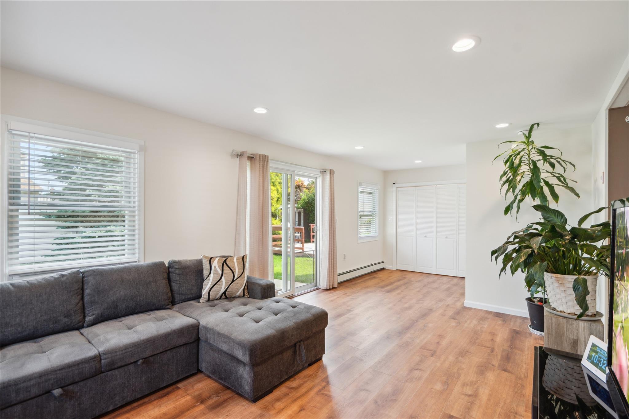 7 Anchor Lane, Levittown, New York image 9