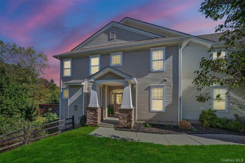 Photo of 23 Avoncroft Lane, Middletown, NY 10940 (MLS # 920431)