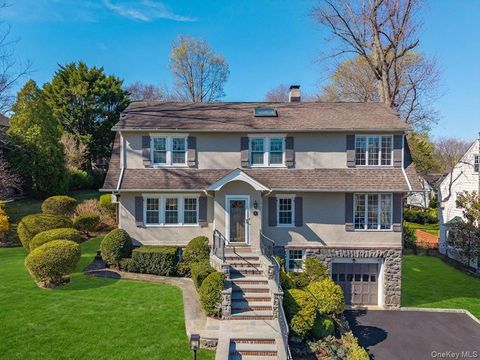 Photo of 85 Lansdowne Drive, Larchmont, NY 10538 (MLS # 981528)