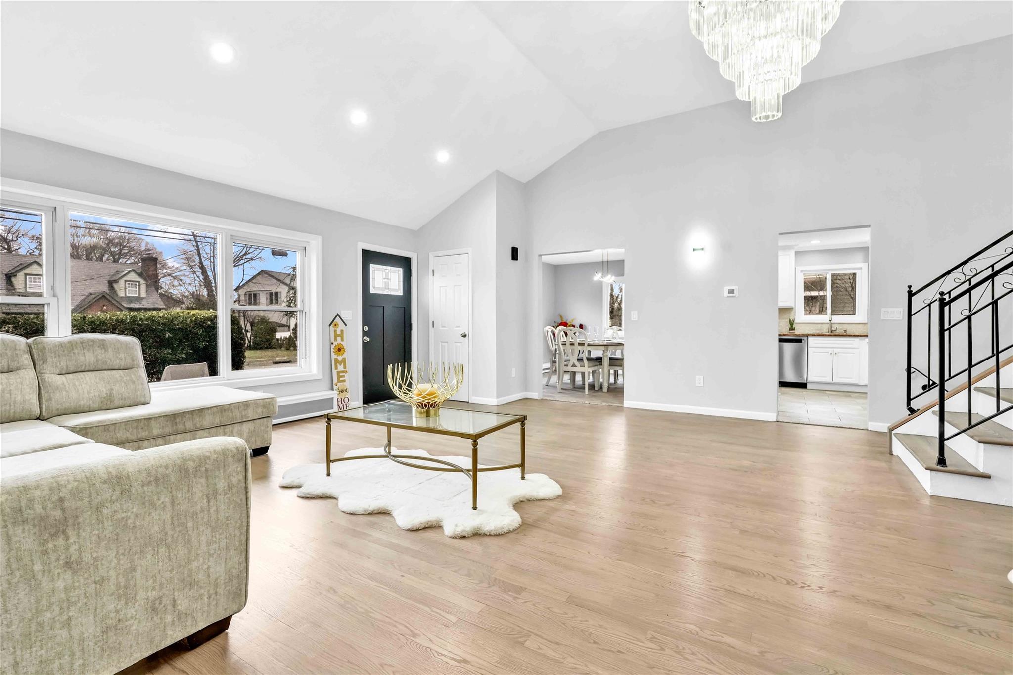 98 Woods Avenue, Rockville Centre, New York image 7