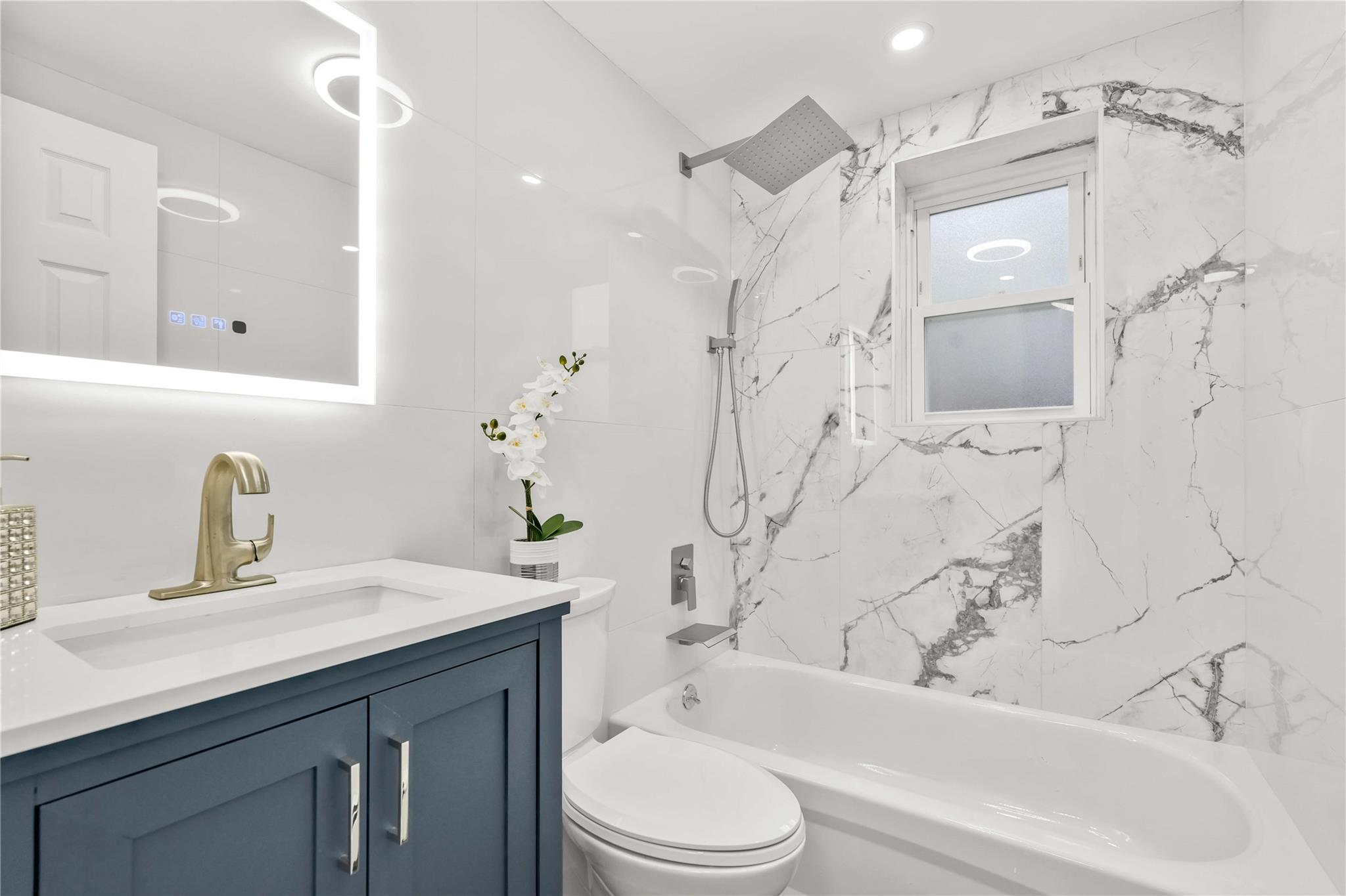 98 Woods Avenue, Rockville Centre, New York image 23