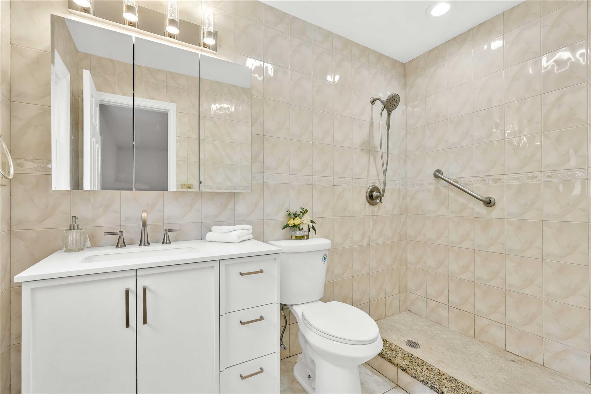 98 Woods Avenue, Rockville Centre, New York image 15