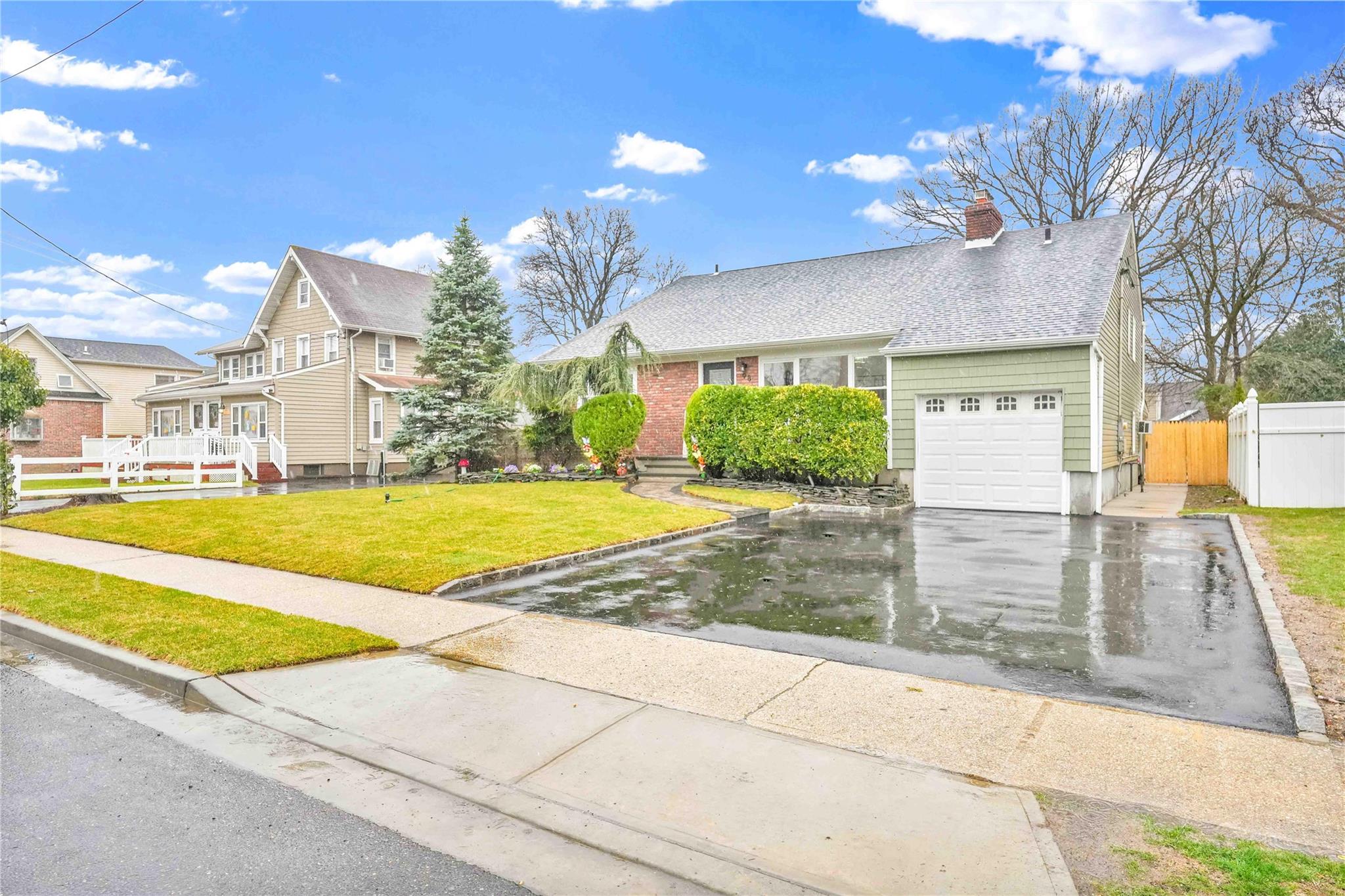 98 Woods Avenue, Rockville Centre, New York image 36