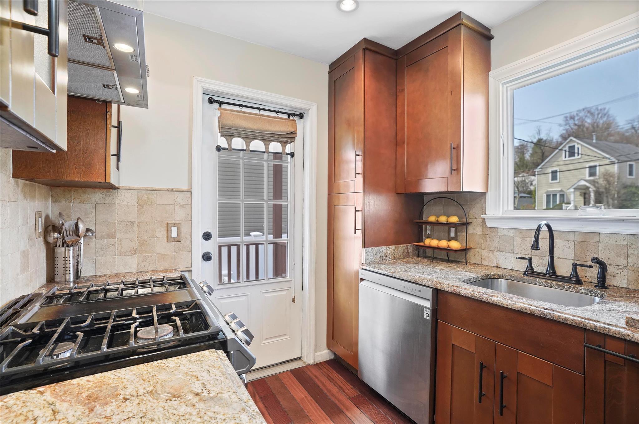 19 Ogden Avenue, Dobbs Ferry, New York image 13