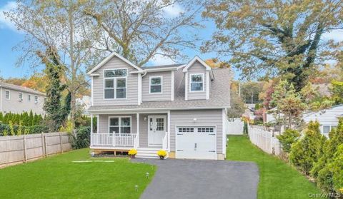 Photo of 33 Rosemont Avenue, Farmingville, NY 11738 (MLS # 916093)