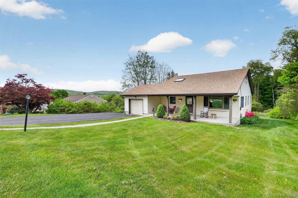 Photo of 8 Meadow Court, Carmel, NY 10512 (MLS # 993402)