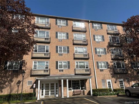 Photo of 2 Consulate Drive #1K, Tuckahoe, NY 10707 (MLS # 1010367)