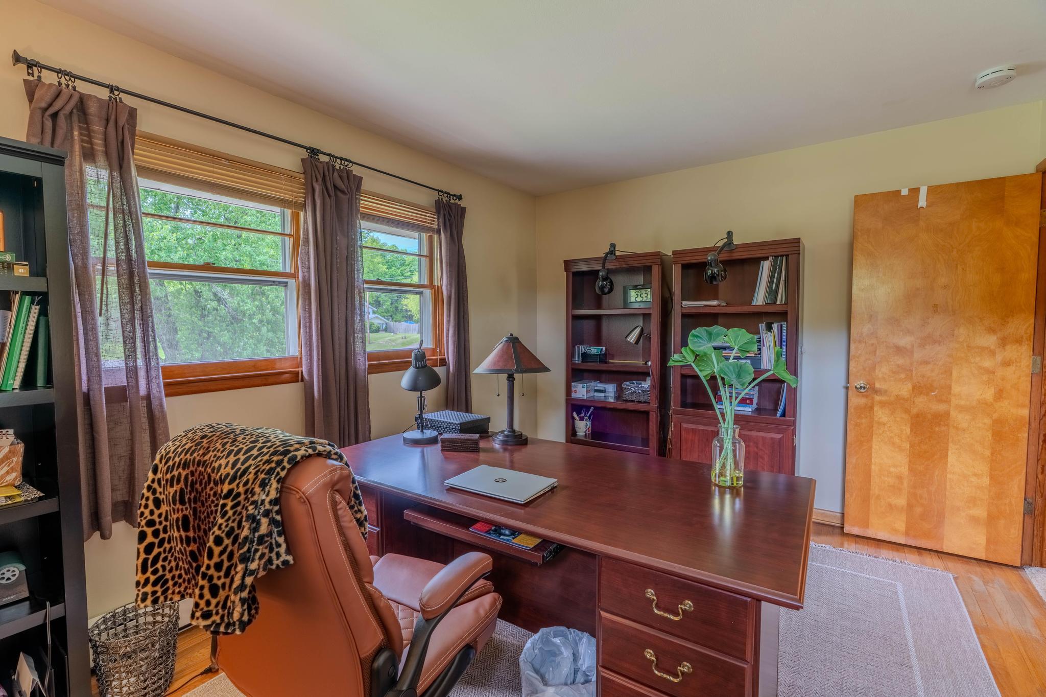 8 Robin Lane, Hyde Park, New York image 15