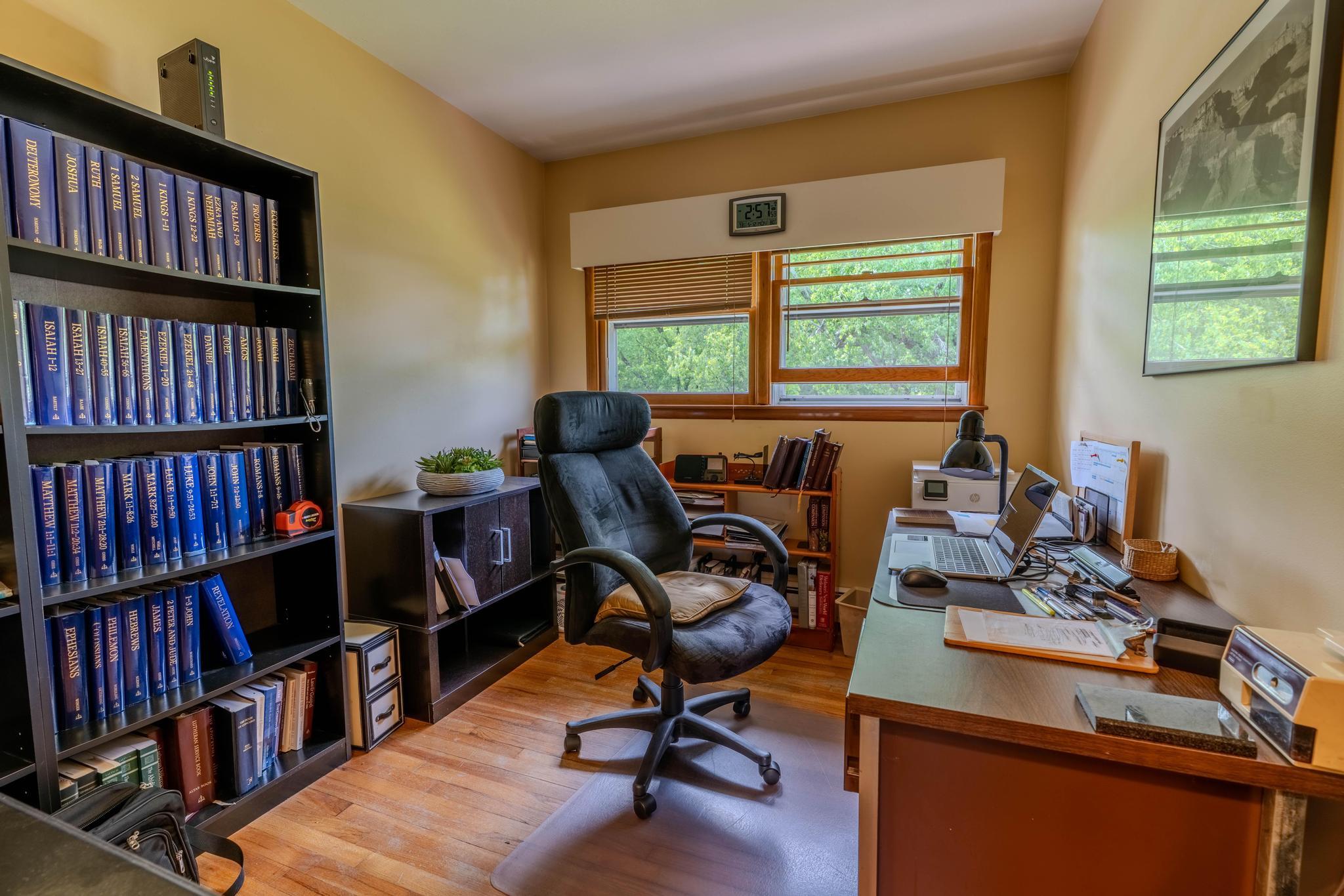 8 Robin Lane, Hyde Park, New York image 17