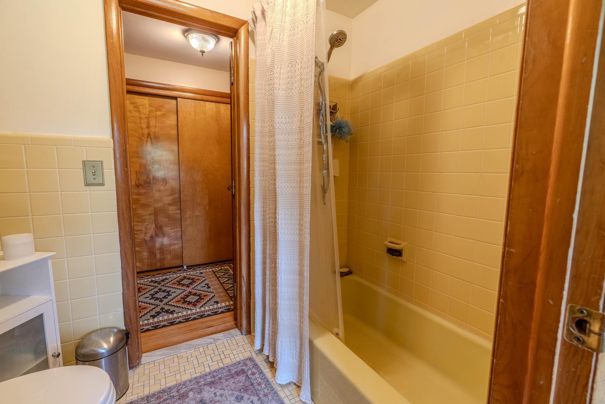 8 Robin Lane, Hyde Park, New York image 32