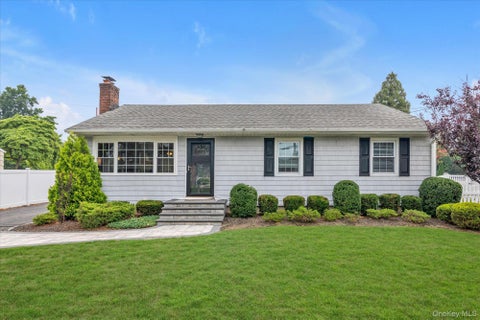 Photo of 16 Verleye Avenue, East Northport, NY 11731 (MLS # 1027809)