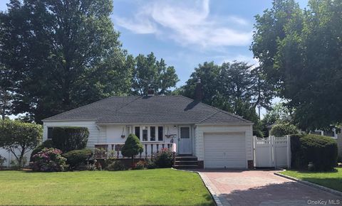 69 Soundview Road Great Neck NY 11020