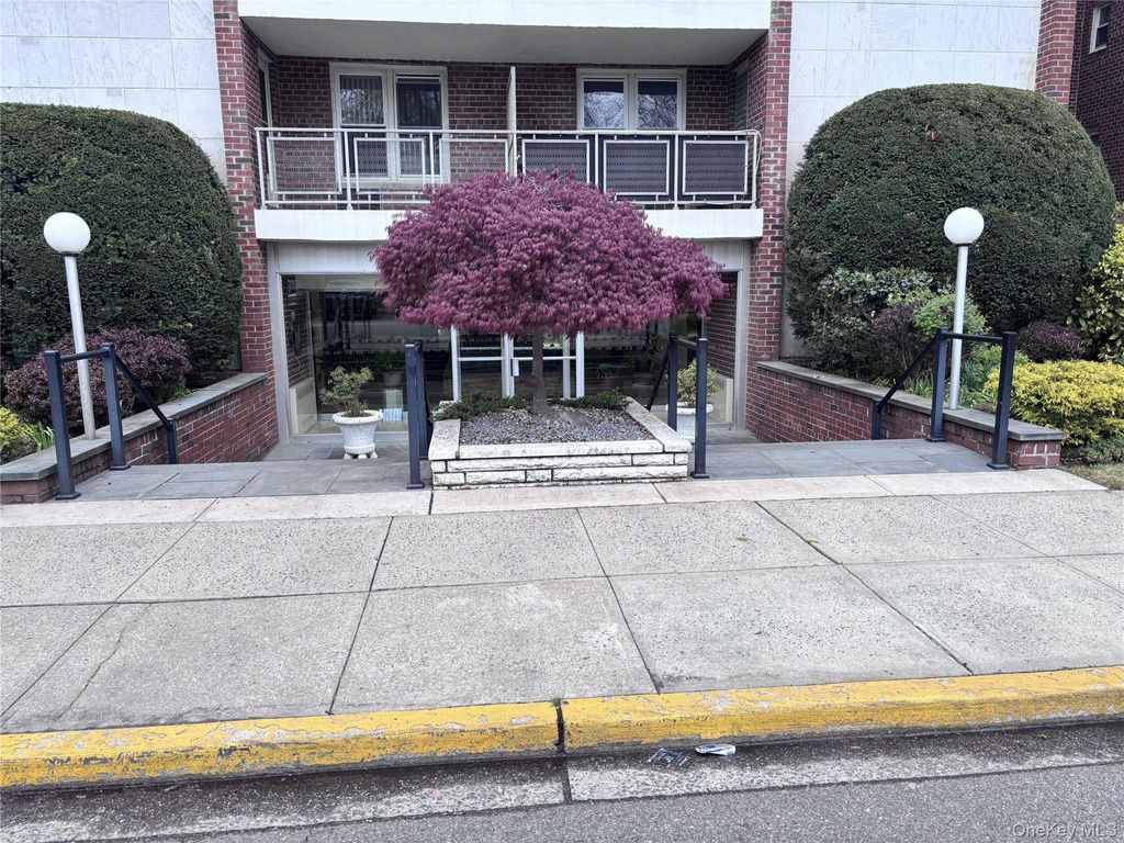 Photo of 110 Brooklyn Avenue #3Q, Freeport, NY 11520 (MLS # 995012)