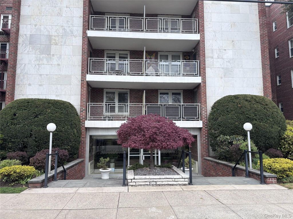 Photo of 110 Brooklyn Avenue #3Q, Freeport, NY 11520 (MLS # 995012)