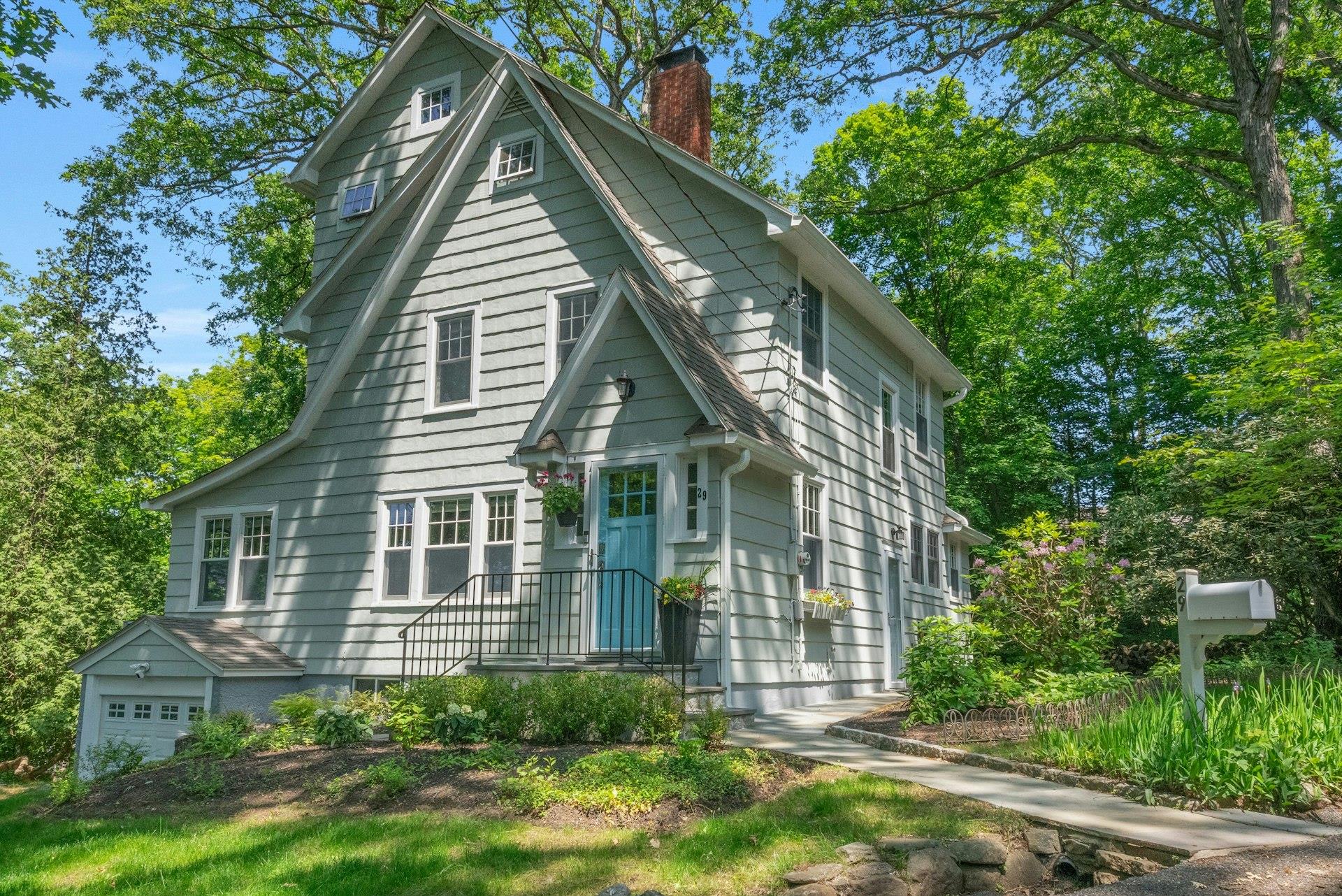 Property for Sale at Begg Drive, Chappaqua, New York - Bedrooms: 3 
Bathrooms: 3 
Rooms: 7  - $1,200,000