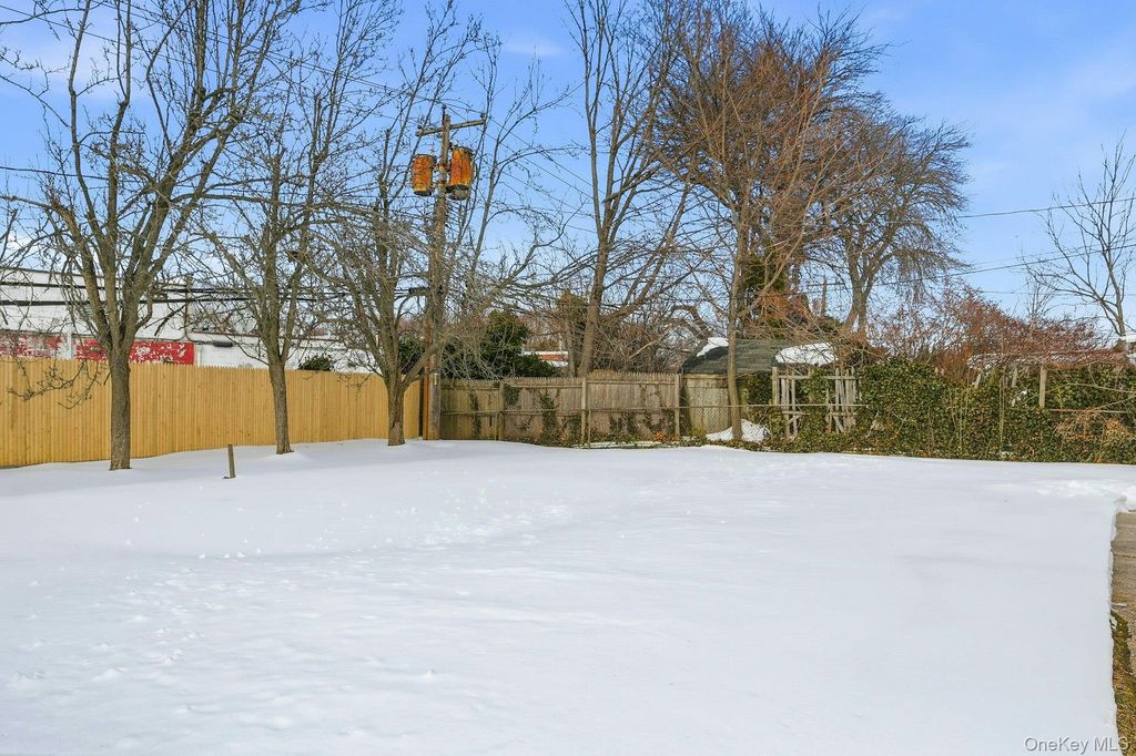 Photo of 23 Elm Drive W, Levittown, NY 11756 (MLS # 957634)