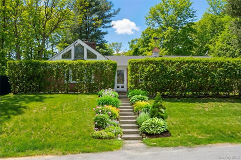 Photo of 29 Squiretown Road #D, Hampton Bays, NY 11946 (MLS # 969151)