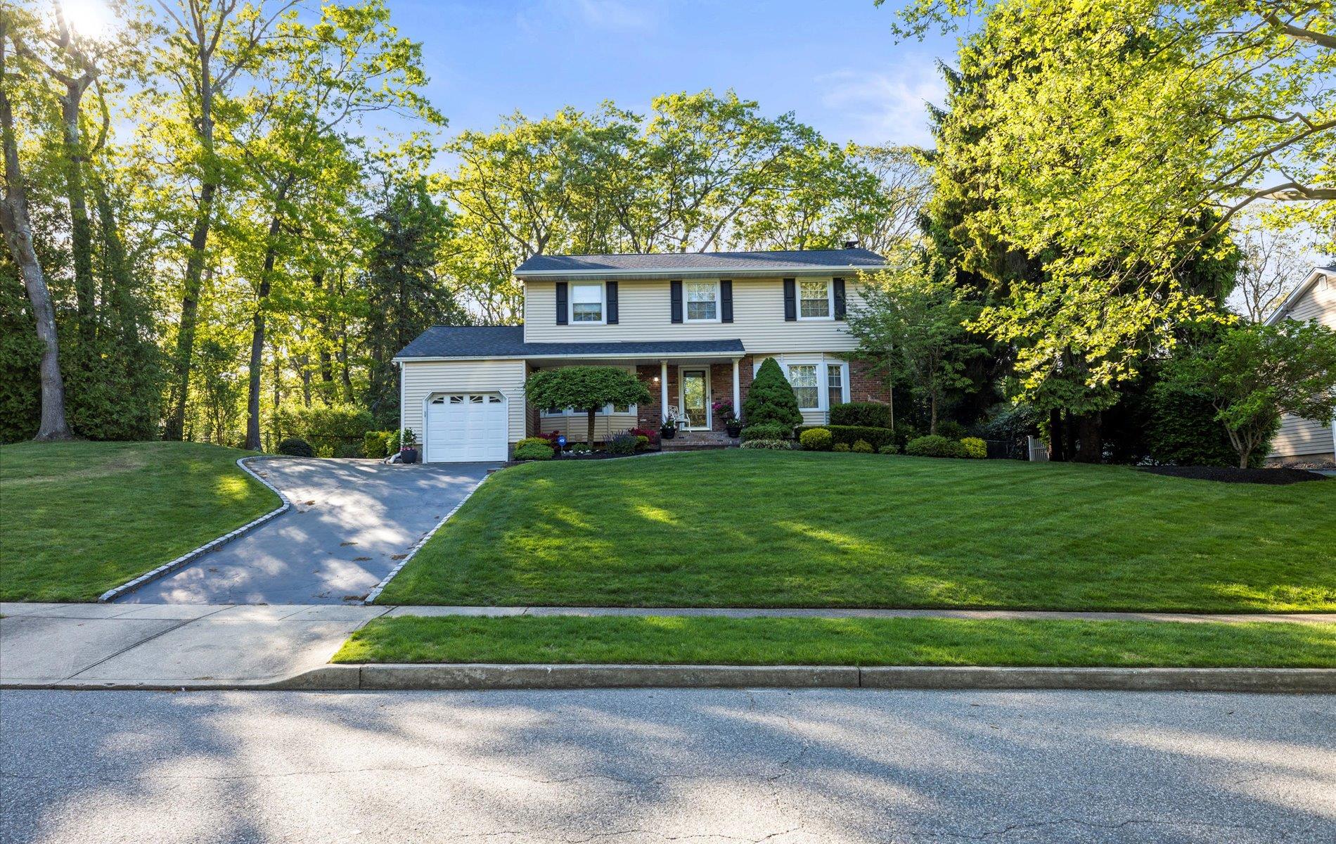 Property for Sale at Gannet Drive, Commack, Hamptons, NY - Bedrooms: 4 
Bathrooms: 4  - $999,000