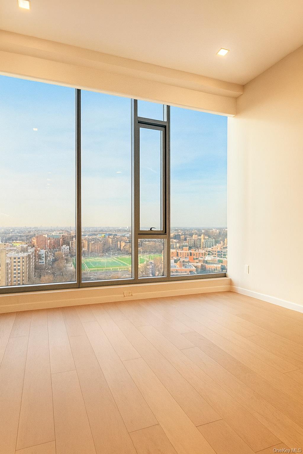 35-32 Leavitt St PhK