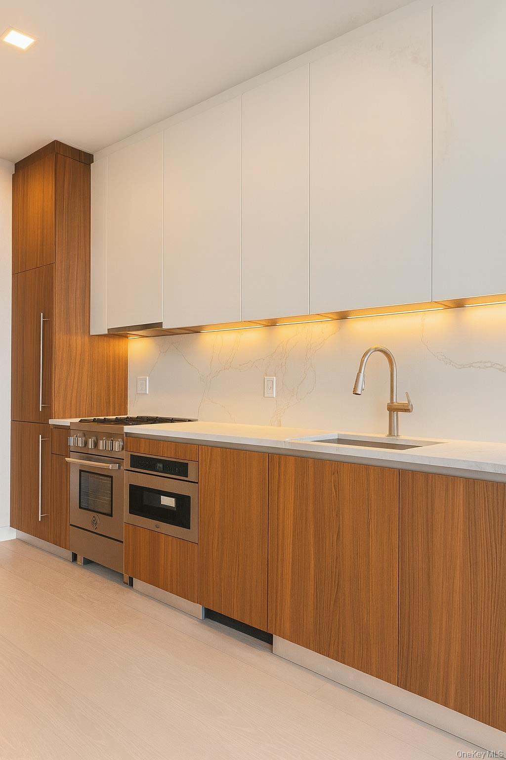 35-32 Leavitt St PhK