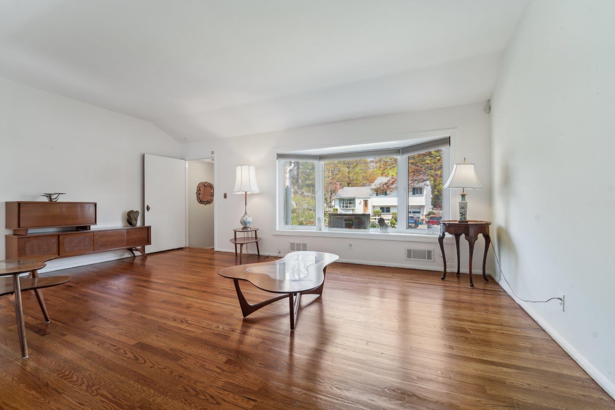 103 S Nauraushaun Road, Pearl River, New York image 6