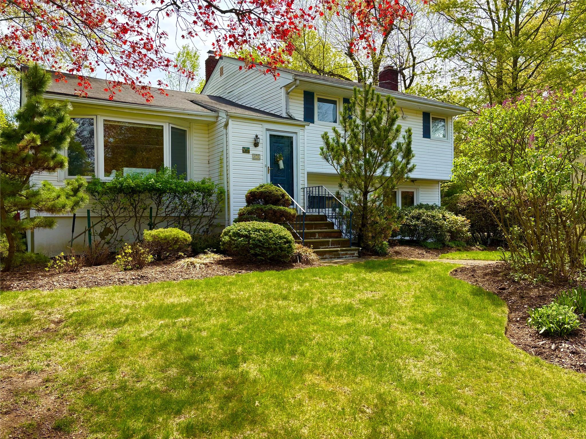 103 S Nauraushaun Road, Pearl River, New York image 1