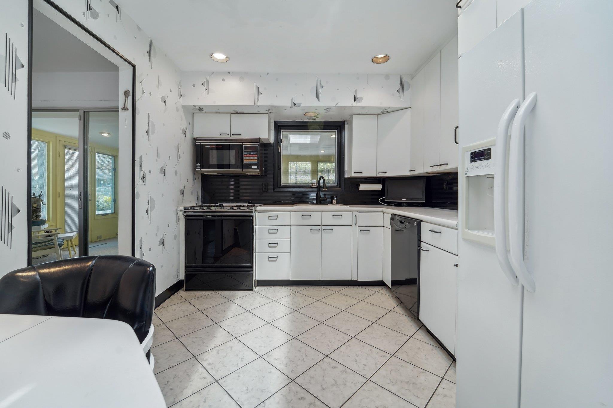103 S Nauraushaun Road, Pearl River, New York image 11