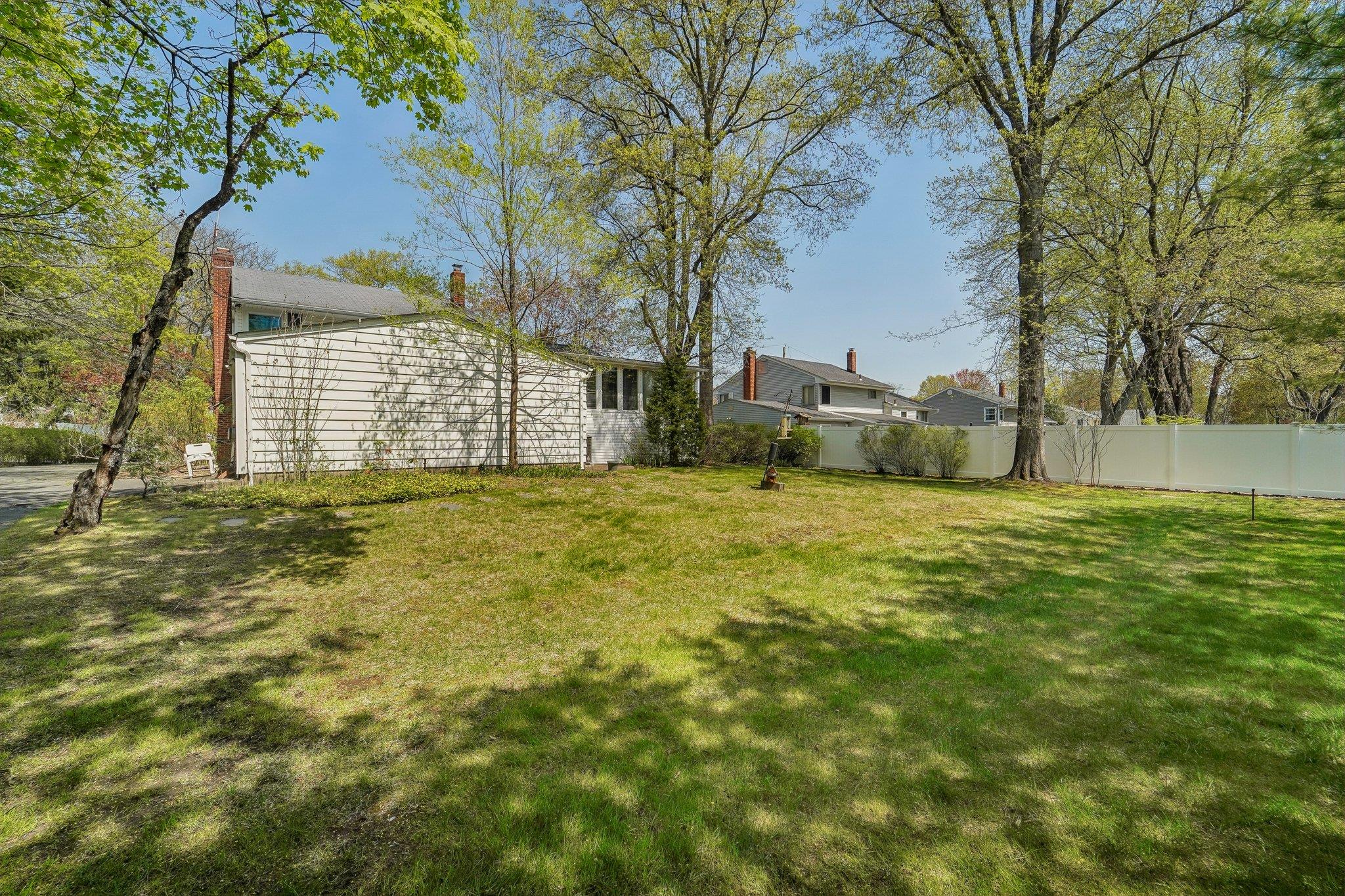 103 S Nauraushaun Road, Pearl River, New York image 31