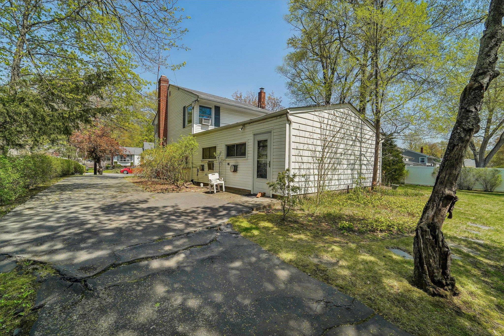 103 S Nauraushaun Road, Pearl River, New York image 32