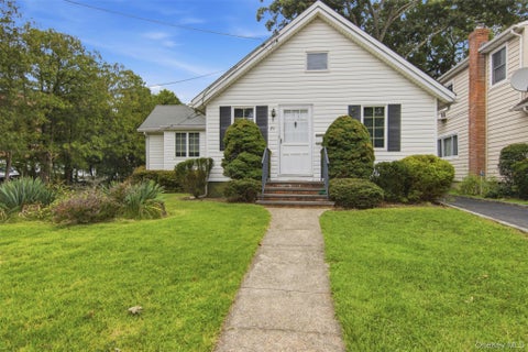 Homes For Rent - 21 Sherrard Street<br/> Nassau County, Roslyn Heights, NY 11577