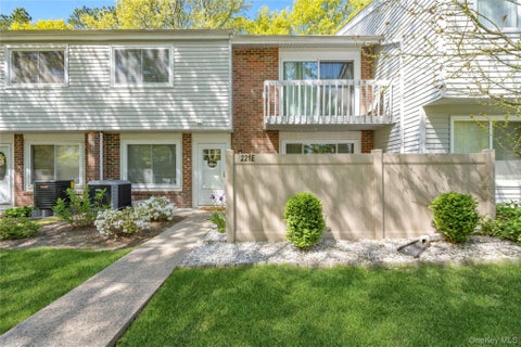 Condo For Sale - 221 Springmeadow Drive #E<br/> Holbrook, NY 11741