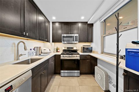Photo of 61-25 97th Street #12-M, Rego Park, NY 11374 (MLS # 924536)