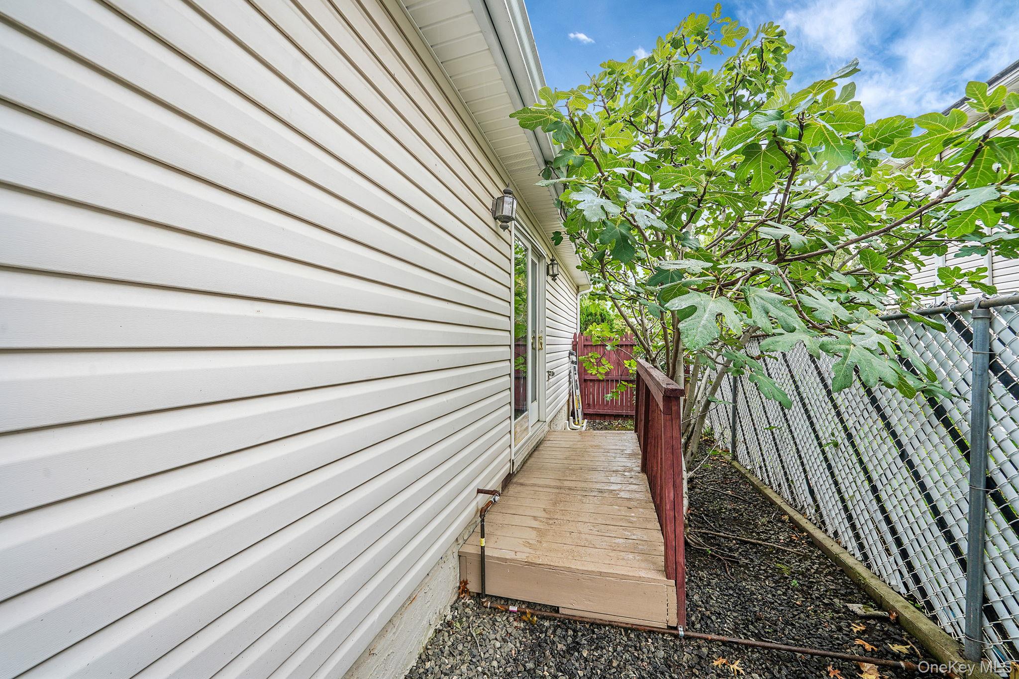 155 Bathgate St