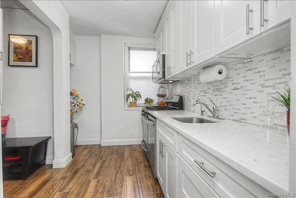 Photo of 90 BRYANT Avenue #Abby-1B, White Plains, NY 10605 (MLS # 972049)